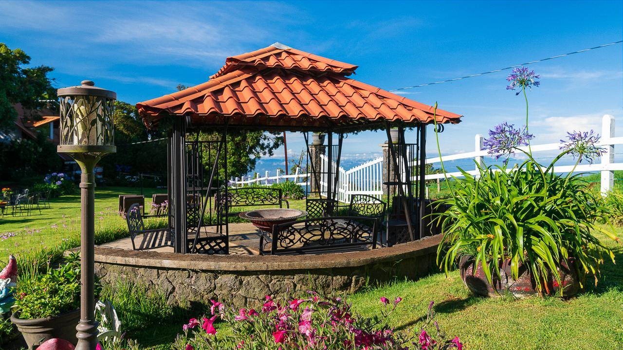 Altura Hotel Poasito Exterior photo