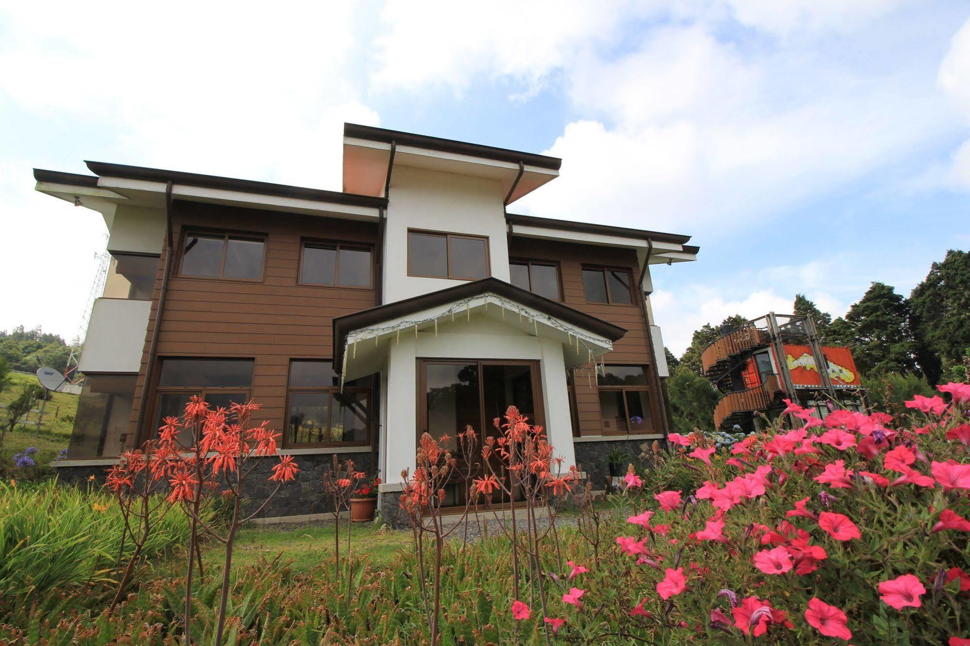 Altura Hotel Poasito Exterior photo