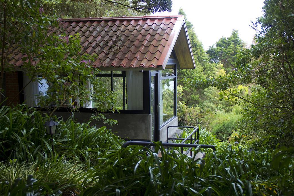 Altura Hotel Poasito Exterior photo